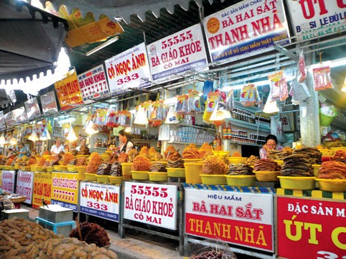 Visiting Chau Doc fish sauce market - ảnh 2